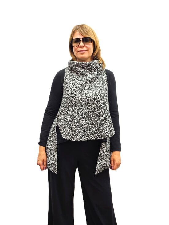 Melnbalta veste ar pagarinatu mugurpusi